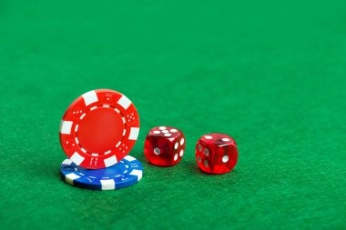 Hood vs Wolf paytable showing symbol values and payout multipliers